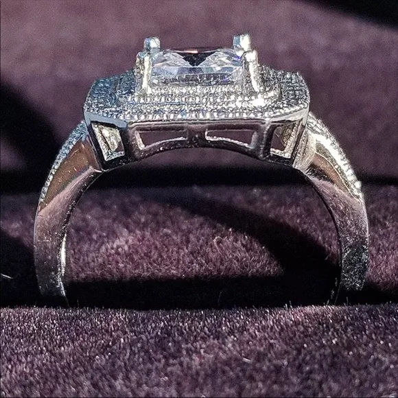 New Luxury 925 Silver Vintage Diamond Wedding Ring - Picture 2 of 3